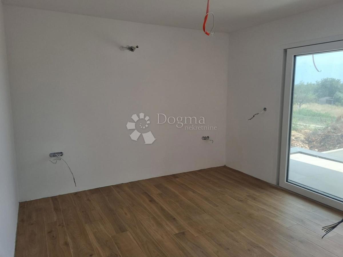 MODERNA VILA Z NESKONČNIM BAZENOM - Pula/Štinjan