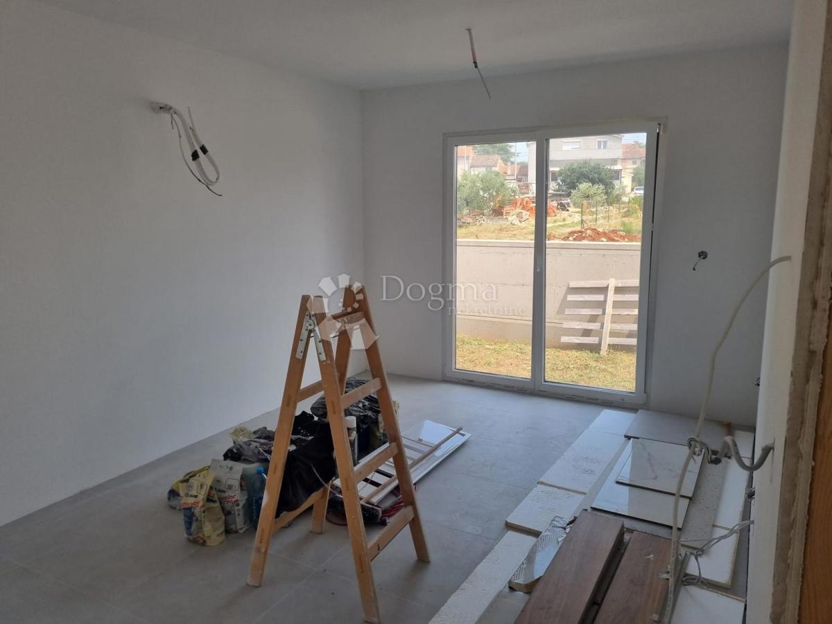 MODERNA VILA Z NESKONČNIM BAZENOM - Pula/Štinjan