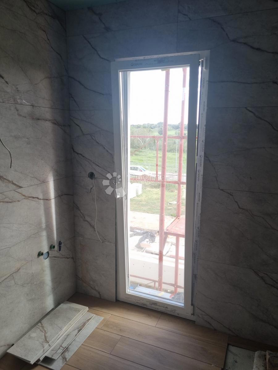 MODERNA VILA Z NESKONČNIM BAZENOM - Pula/Štinjan