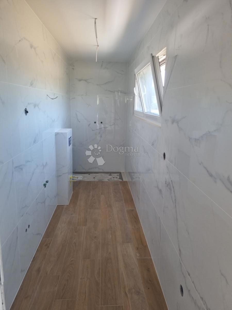 MODERNA VILA Z NESKONČNIM BAZENOM - Pula/Štinjan