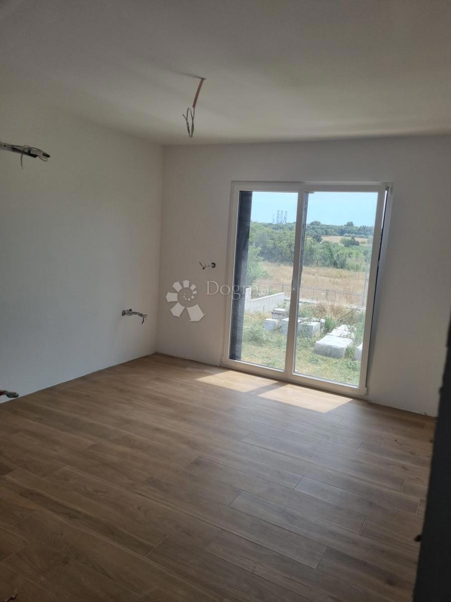 MODERNA VILA Z NESKONČNIM BAZENOM - Pula/Štinjan