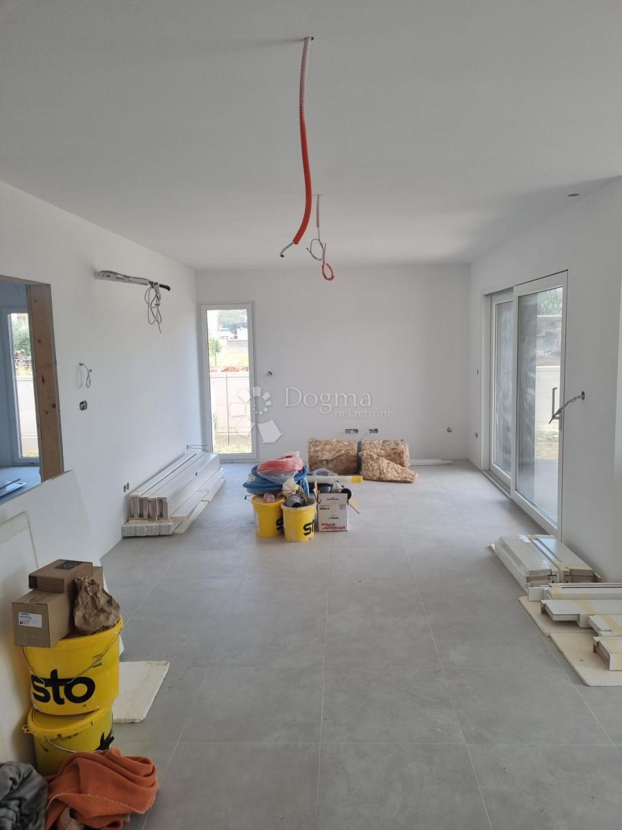 MODERNA VILA Z NESKONČNIM BAZENOM - Pula/Štinjan