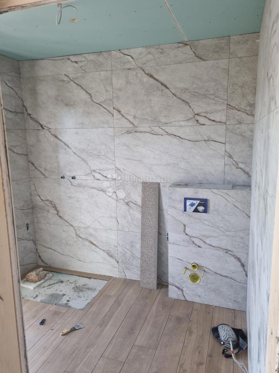 MODERNA VILA Z NESKONČNIM BAZENOM - Pula/Štinjan