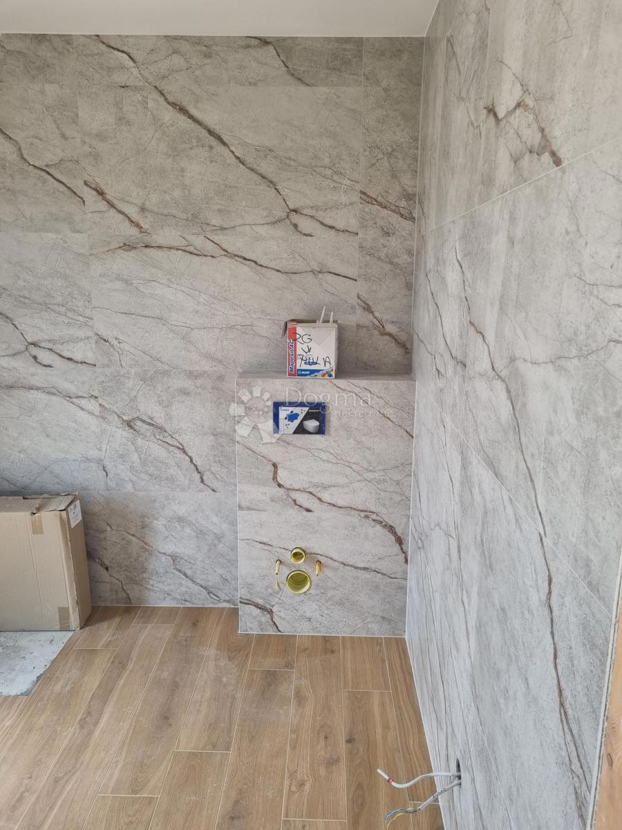 MODERNA VILA Z NESKONČNIM BAZENOM - Pula/Štinjan