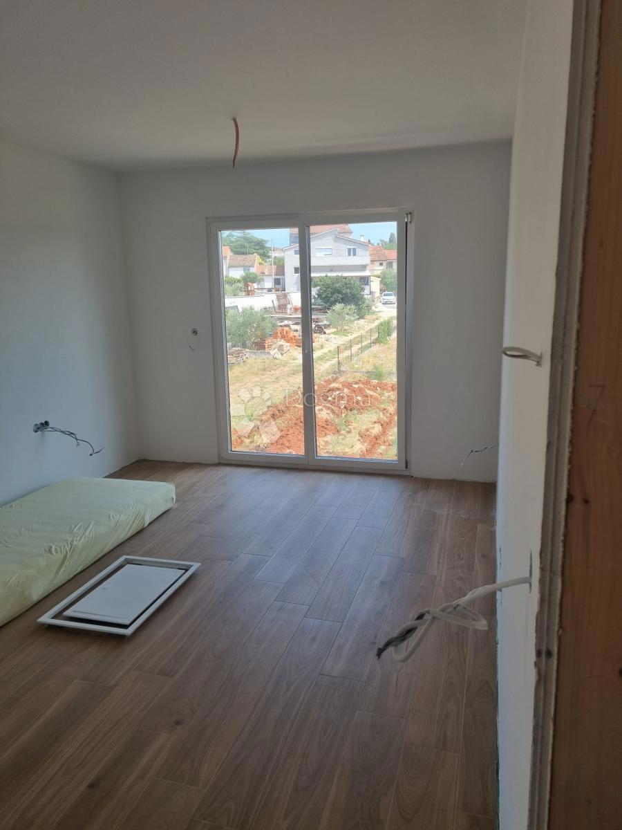 MODERNA VILA Z NESKONČNIM BAZENOM - Pula/Štinjan