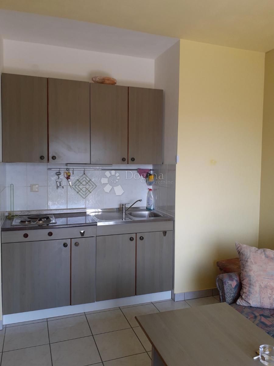 Stanovanje Okrug Gornji, Okrug, 32,76m2