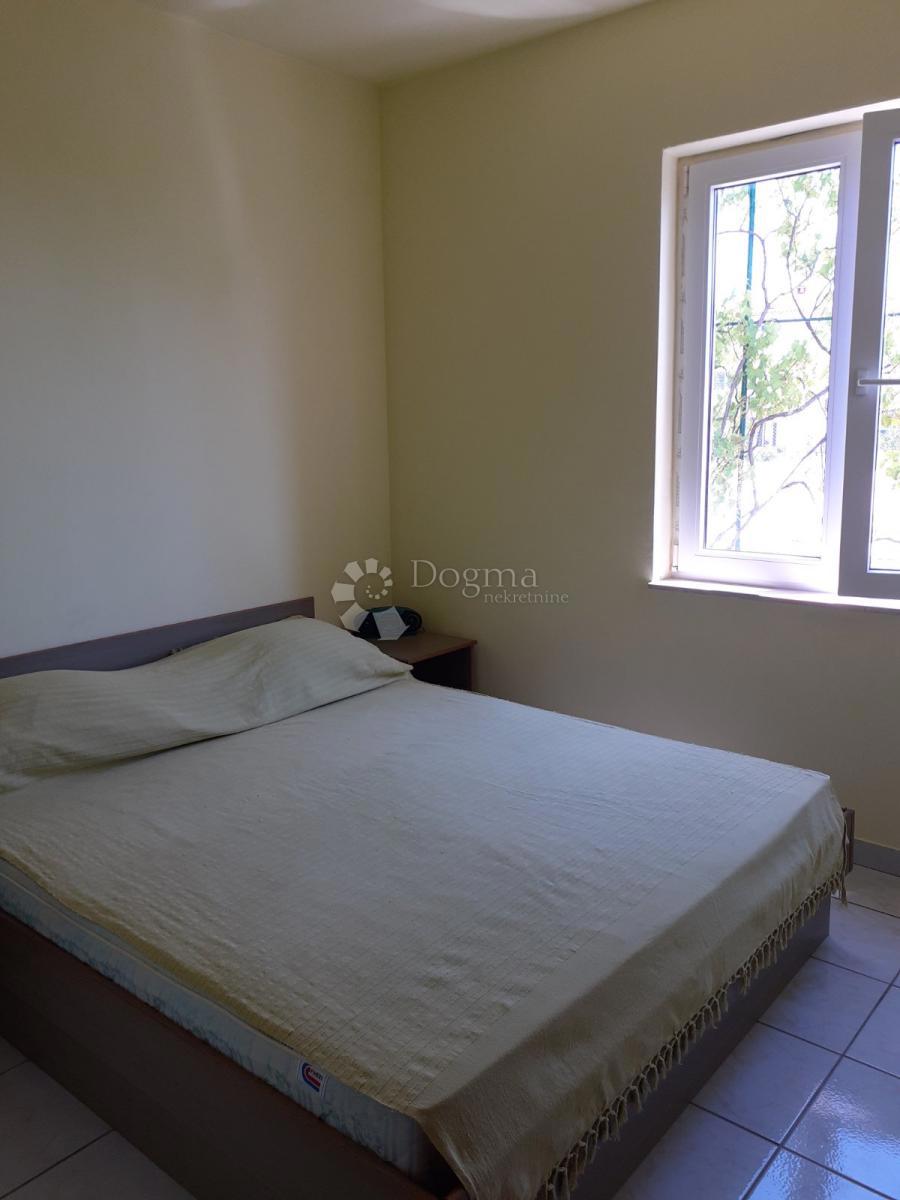 Stanovanje Okrug Gornji, Okrug, 32,76m2