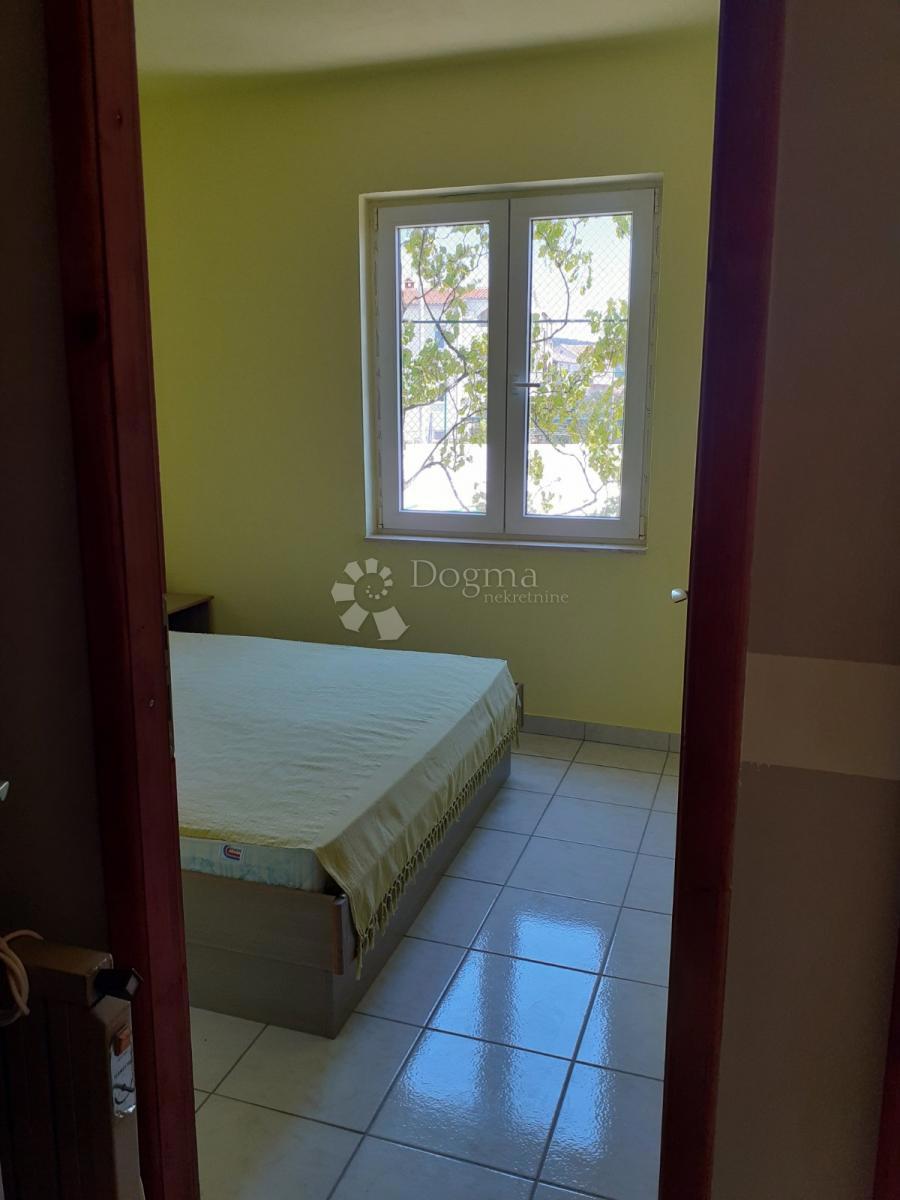 Stanovanje Okrug Gornji, Okrug, 32,76m2