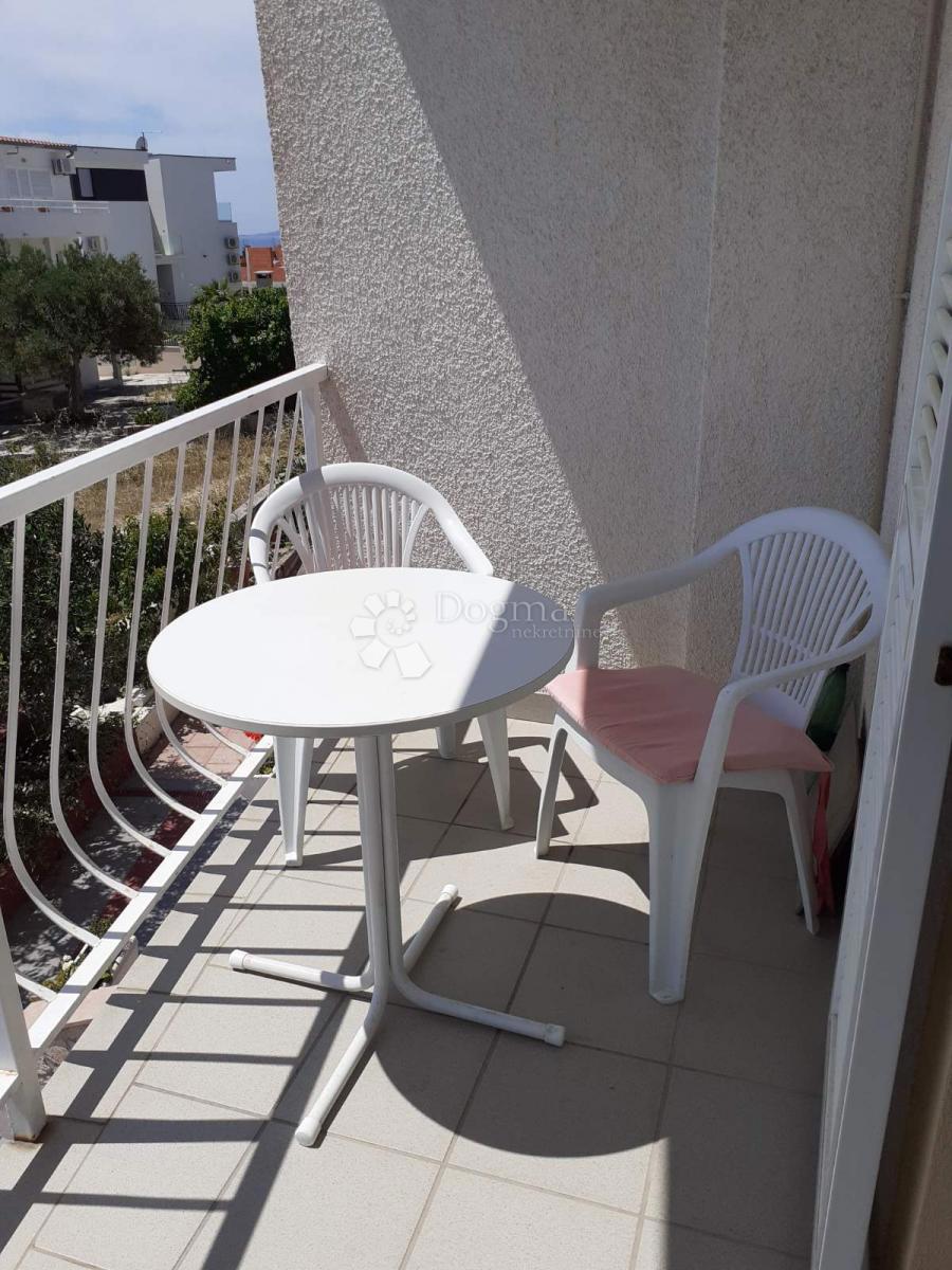 Stanovanje Okrug Gornji, Okrug, 32,76m2