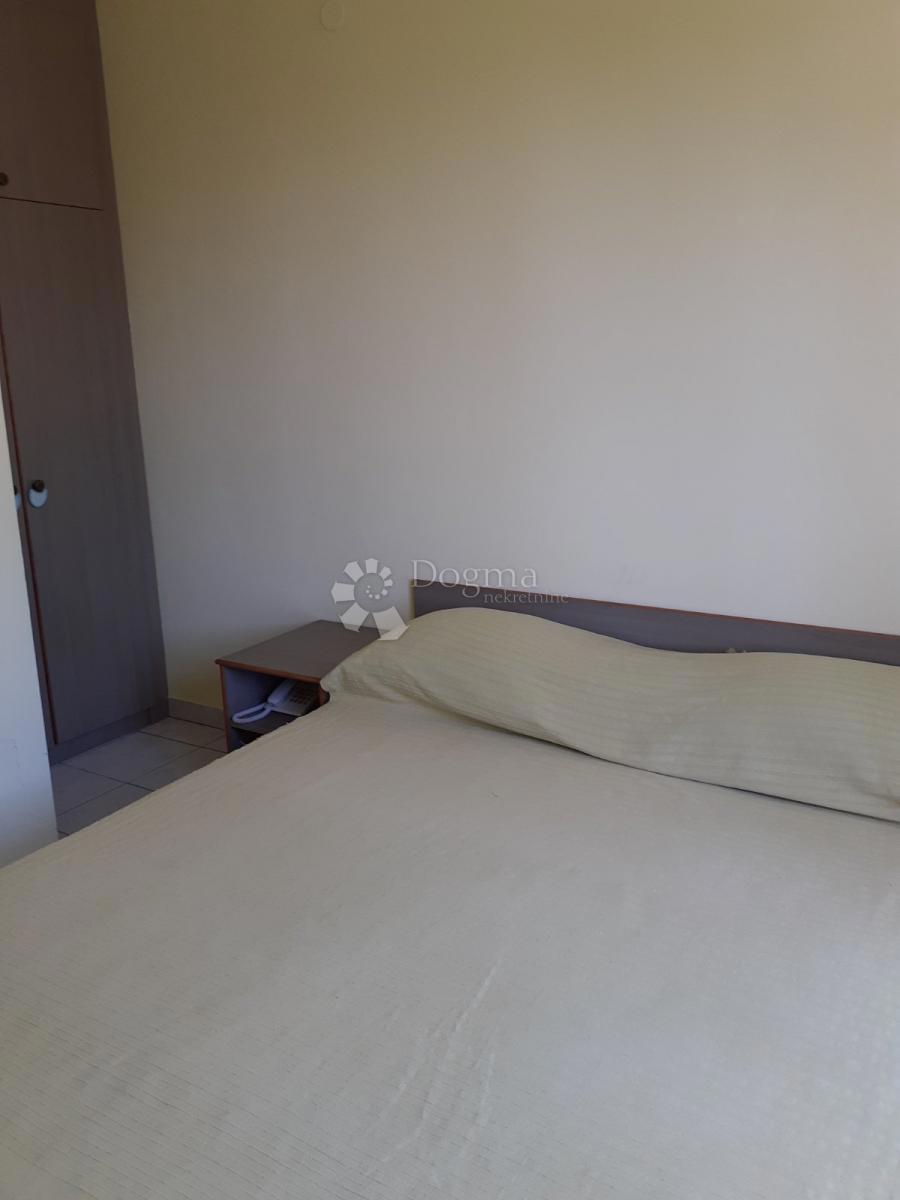 Stanovanje Okrug Gornji, Okrug, 32,76m2