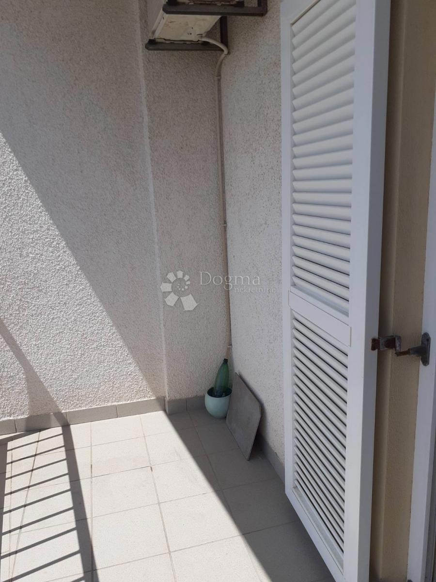 Stanovanje Okrug Gornji, Okrug, 32,76m2