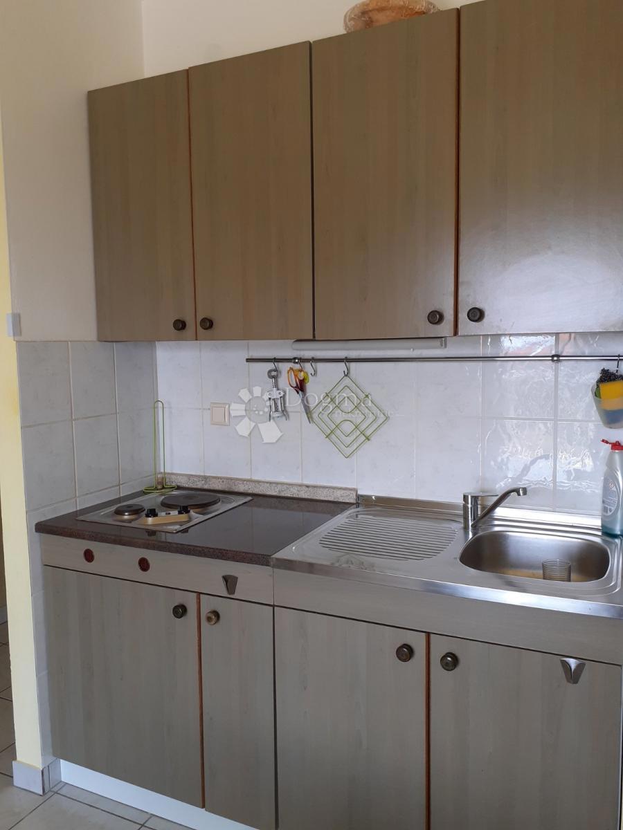 Stanovanje Okrug Gornji, Okrug, 32,76m2