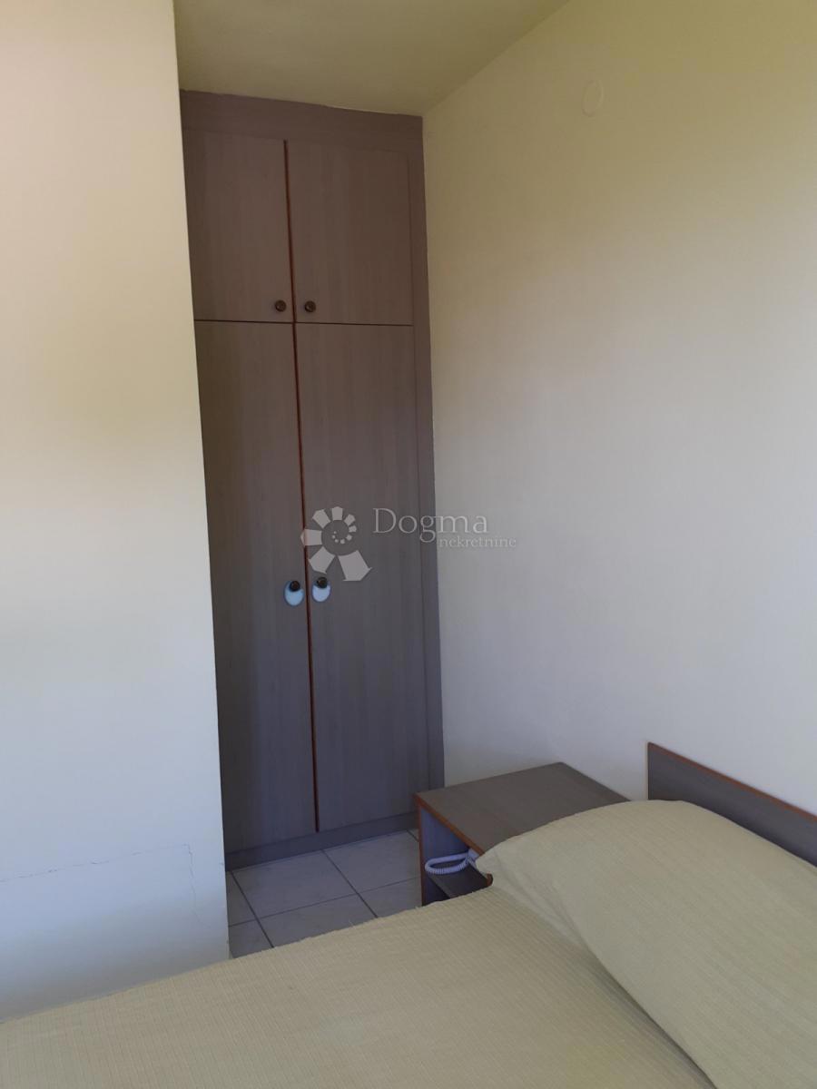 Stanovanje Okrug Gornji, Okrug, 32,76m2