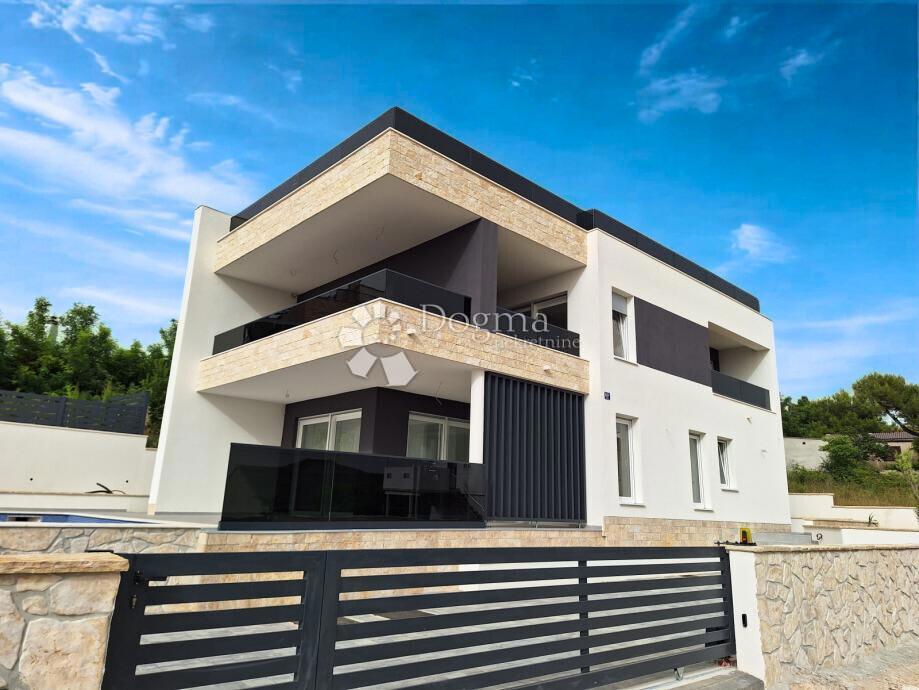 Hiša Rtina, Ražanac, 191,70m2