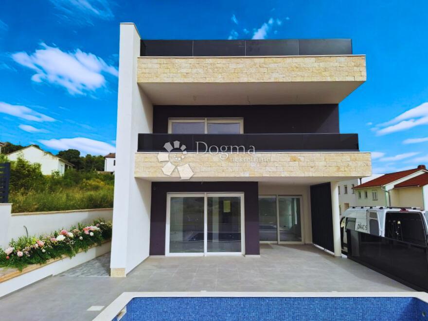 Hiša Rtina, Ražanac, 191,70m2