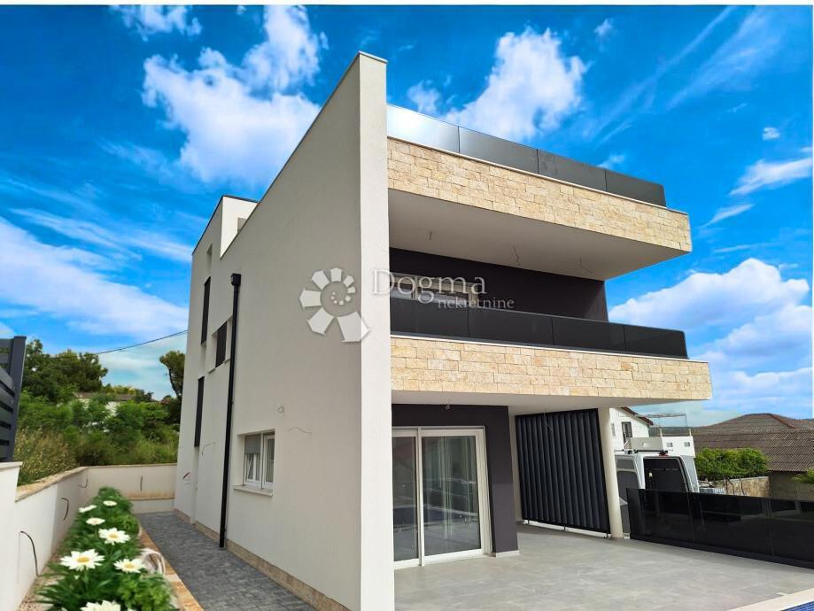 Hiša Rtina, Ražanac, 191,70m2