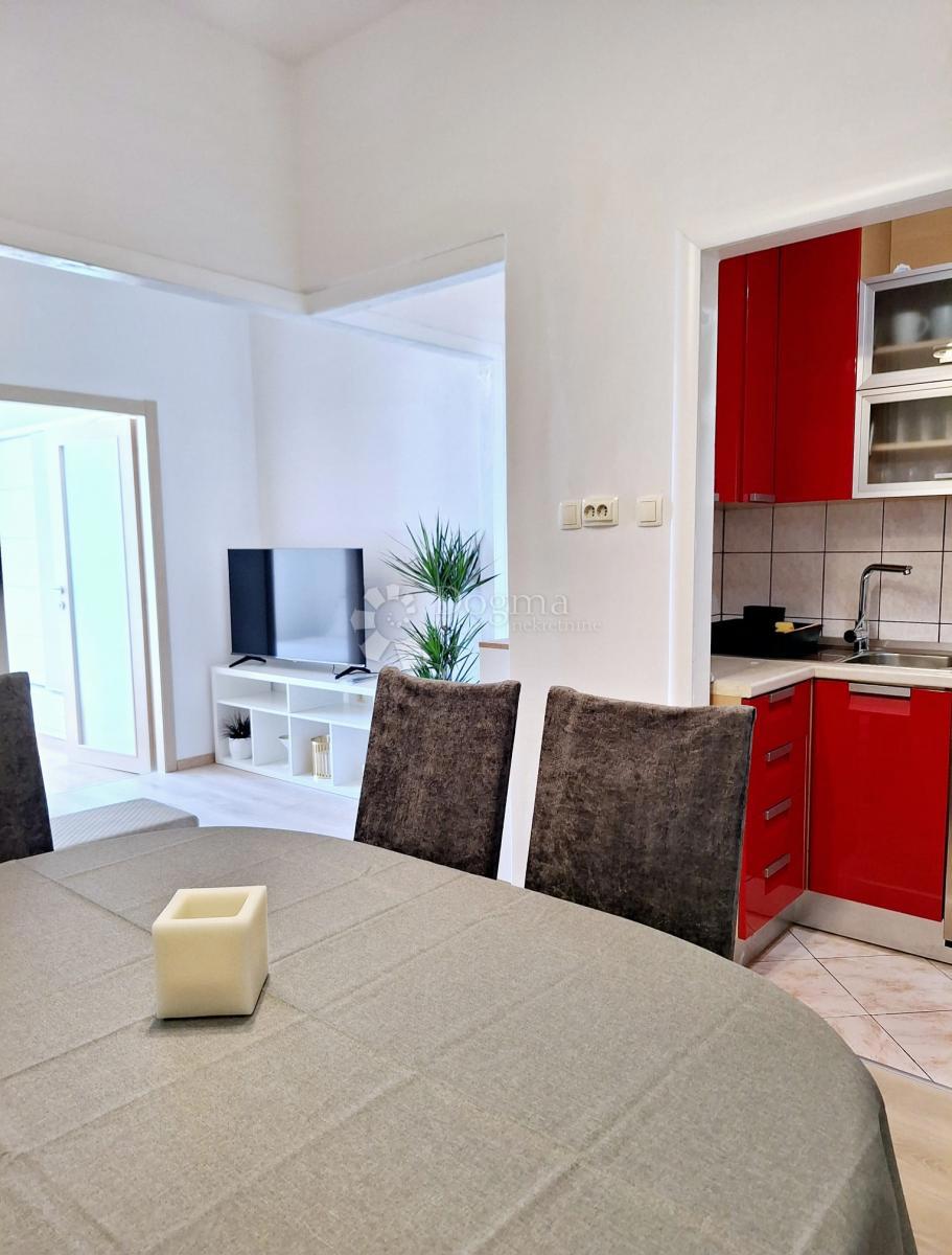 Stanovanje Omiš, 60m2