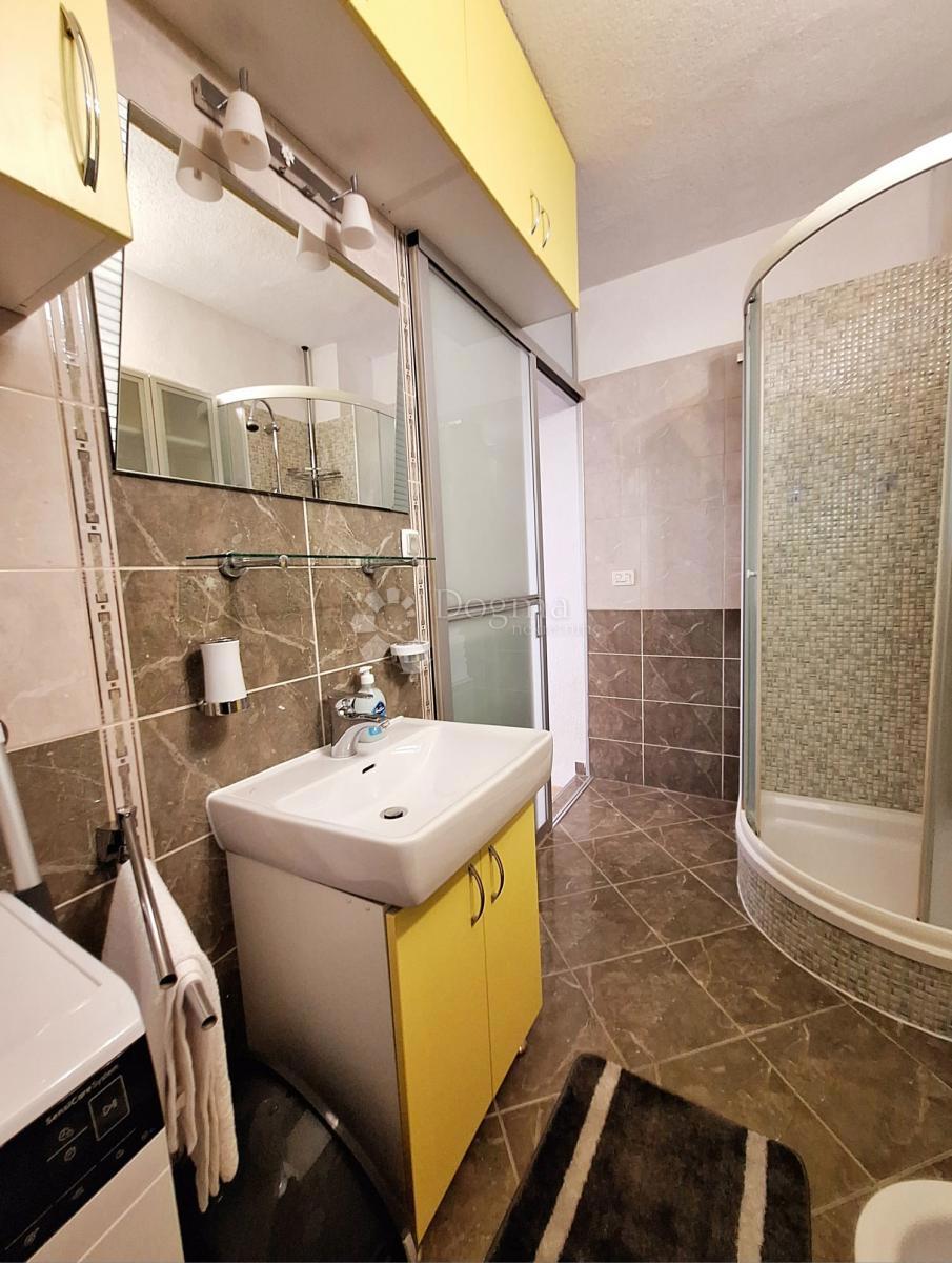 Stanovanje Omiš, 60m2