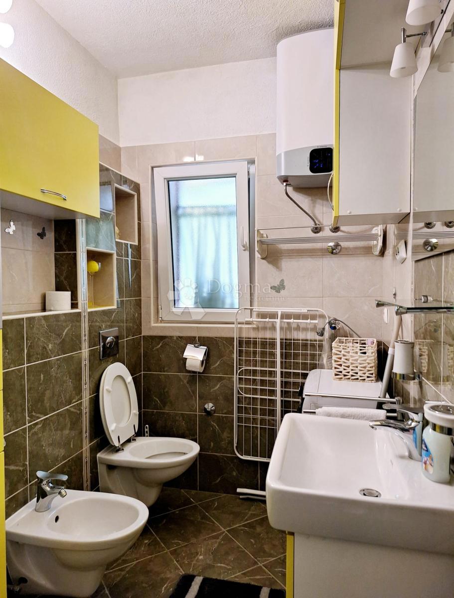 Stanovanje Omiš, 60m2