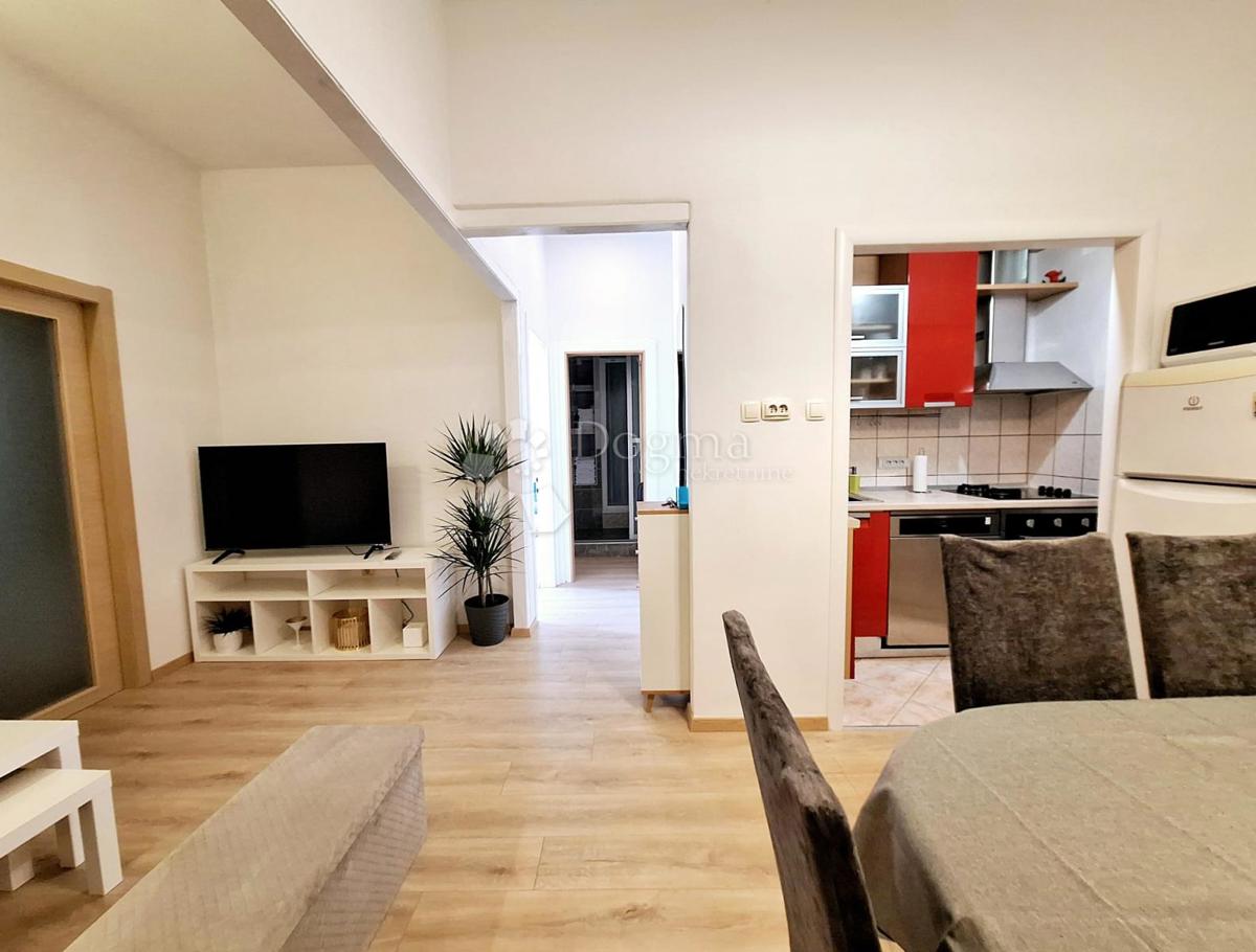 Stanovanje Omiš, 60m2