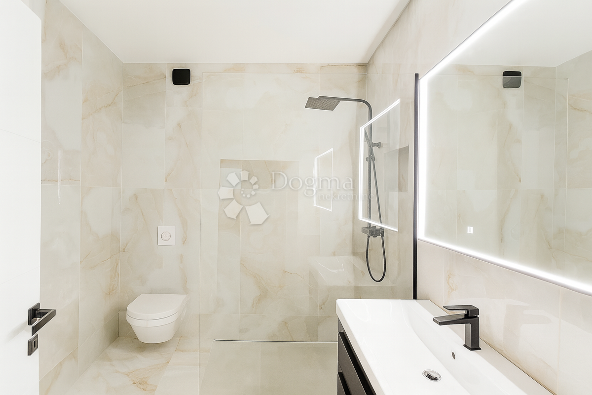 Čiovo - Penthouse s strešno teraso in pogledom na morje!