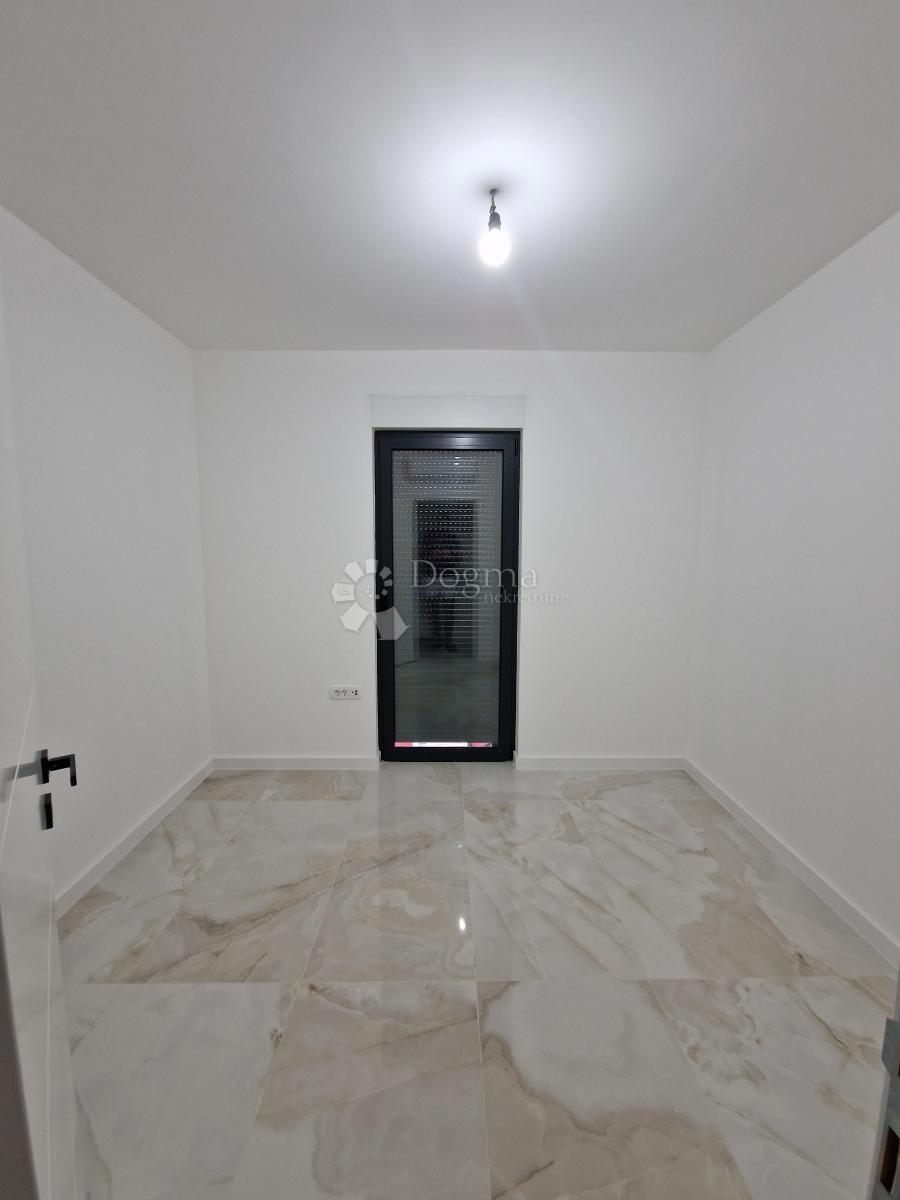 Čiovo - Penthouse s strešno teraso in pogledom na morje!