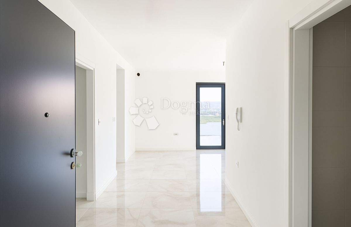 Čiovo - Penthouse s strešno teraso in pogledom na morje!