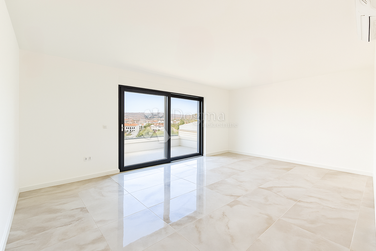 Čiovo - Penthouse s strešno teraso in pogledom na morje!