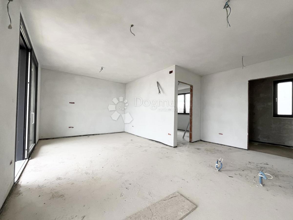 APARTMA Z POGLEDOM NA MORJE IN MESTO, 2 KM OD CENTRA UMAGA