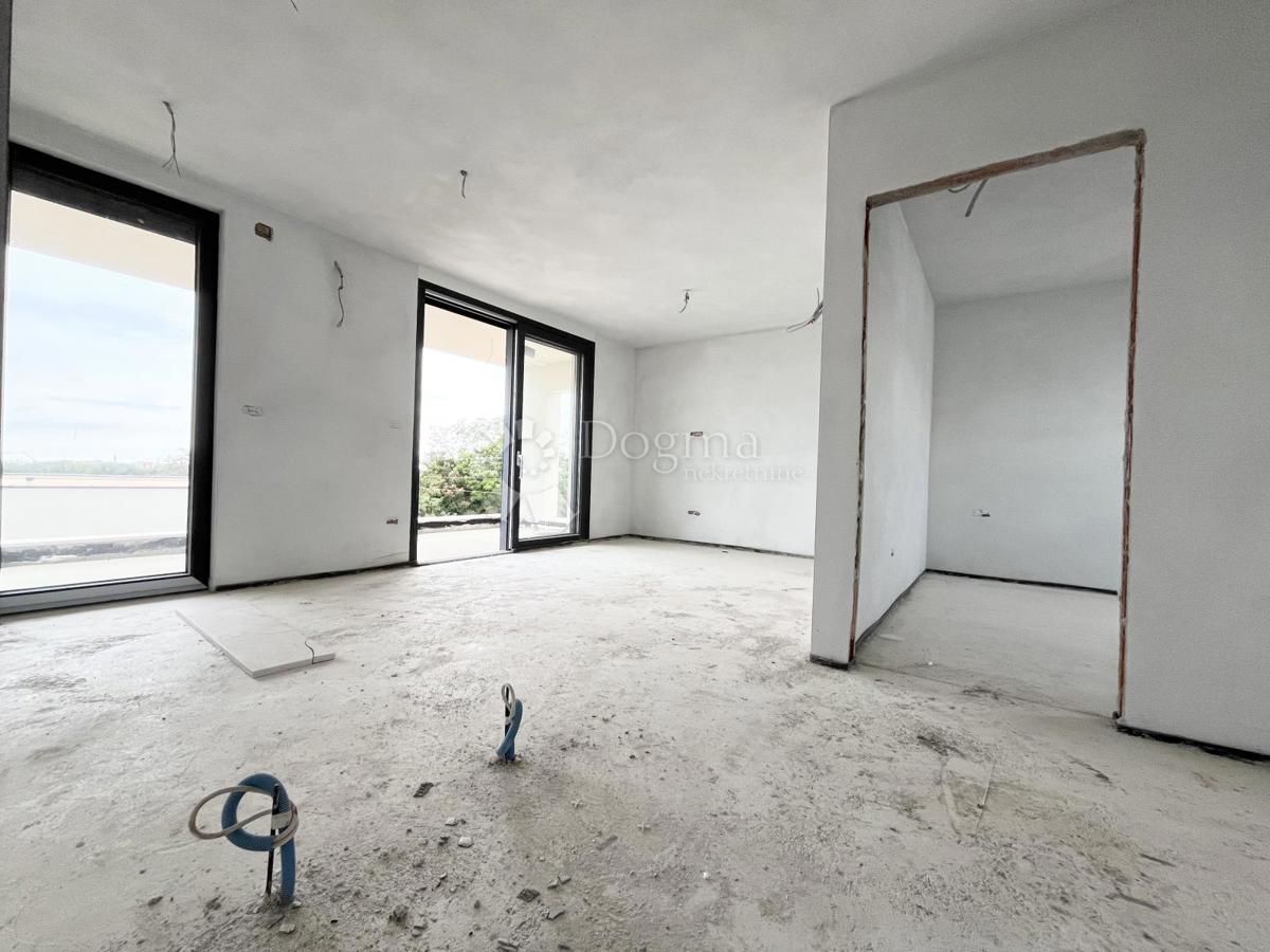 APARTMA Z POGLEDOM NA MORJE IN MESTO, 2 KM OD CENTRA UMAGA