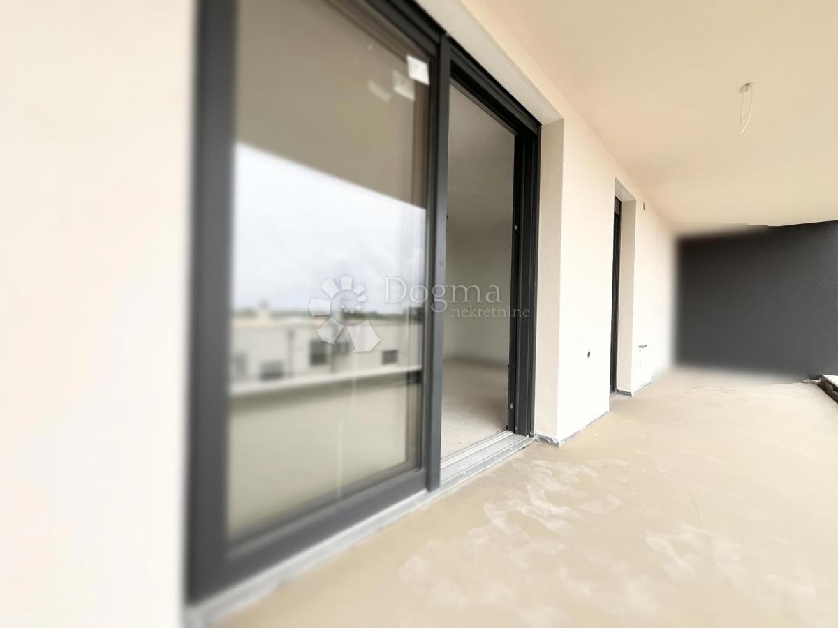 APARTMA Z POGLEDOM NA MORJE IN MESTO, 2 KM OD CENTRA UMAGA