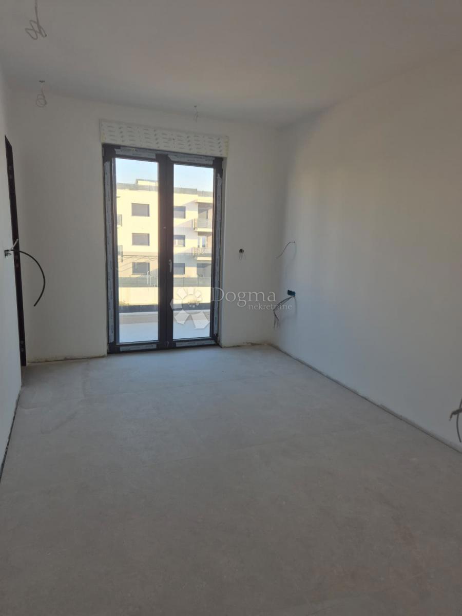 Stanovanje Okrug Gornji, Okrug, 197,79m2