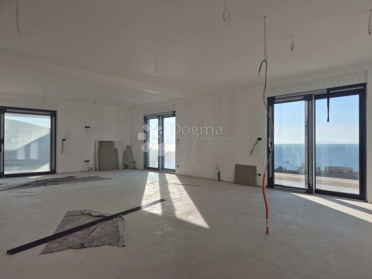 Stanovanje Okrug Gornji, Okrug, 197,79m2