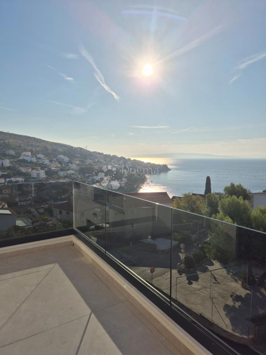 Stanovanje Okrug Gornji, Okrug, 197,79m2