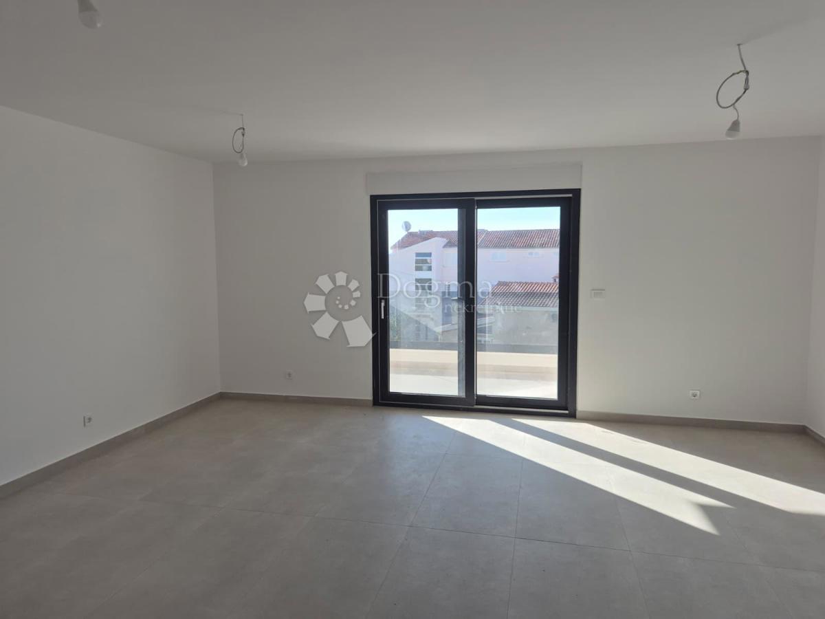 Stanovanje Okrug Gornji, Okrug, 85,69m2 (MAVAŠTICA)