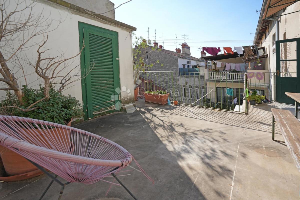 Čudovito stanovanje blizu tržnice s teraso