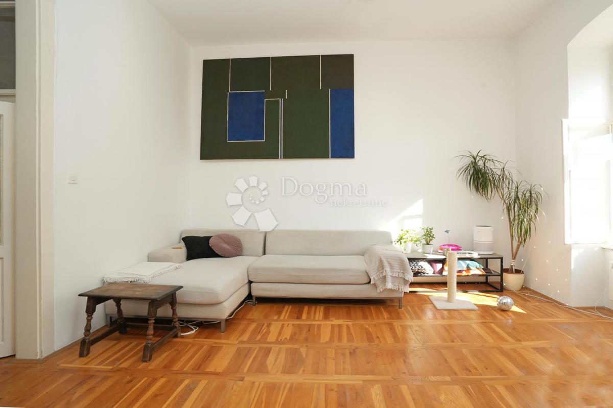 Čudovito stanovanje blizu tržnice s teraso