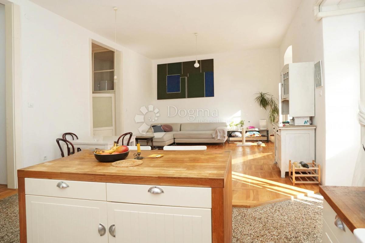 Čudovito stanovanje blizu tržnice s teraso