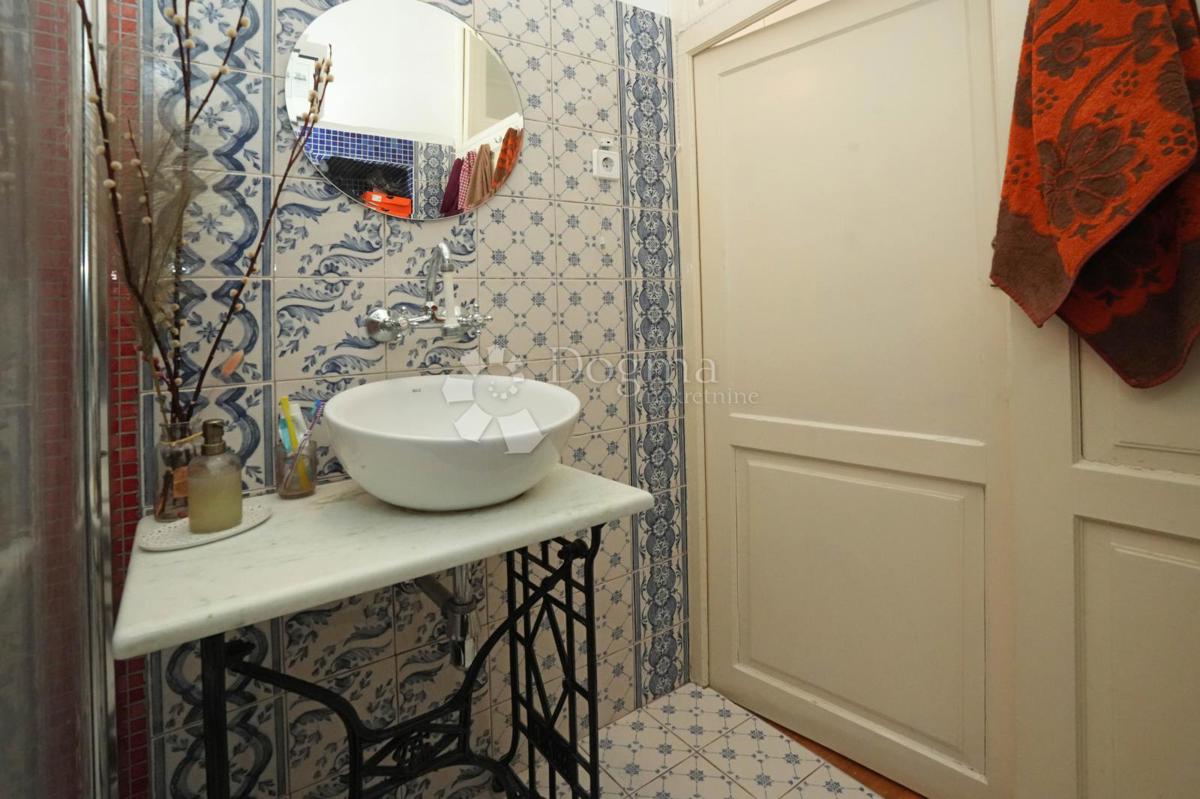 Čudovito stanovanje blizu tržnice s teraso