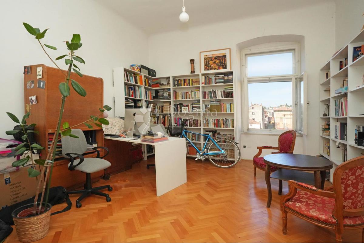 Čudovito stanovanje blizu tržnice s teraso