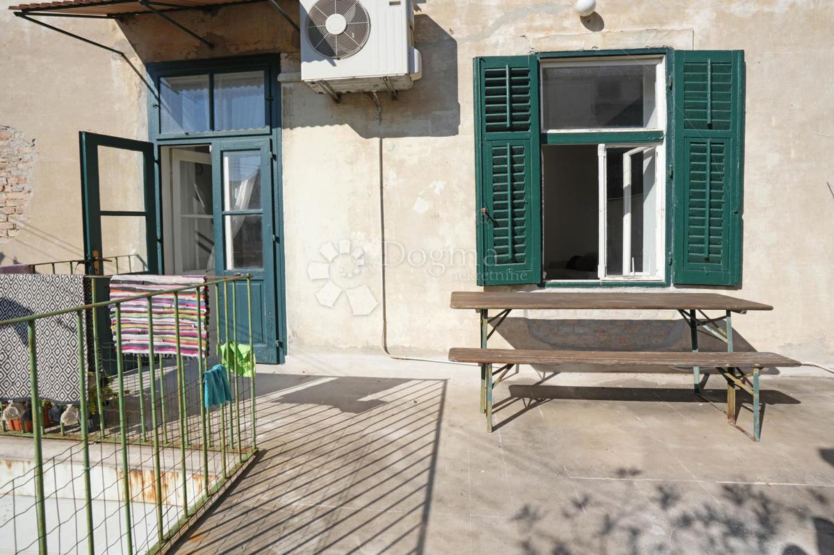 Čudovito stanovanje blizu tržnice s teraso