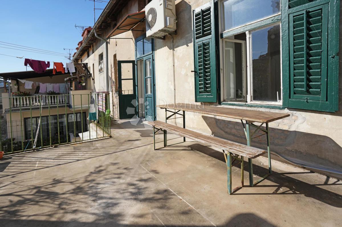 Čudovito stanovanje blizu tržnice s teraso