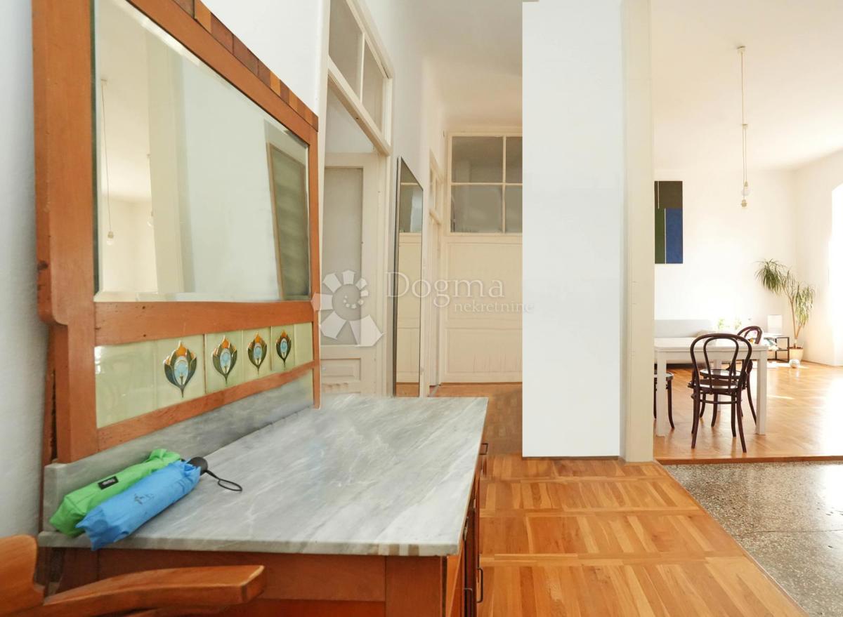 Čudovito stanovanje blizu tržnice s teraso