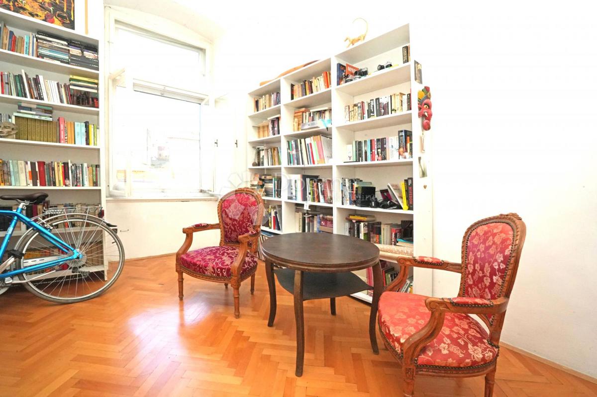 Čudovito stanovanje blizu tržnice s teraso