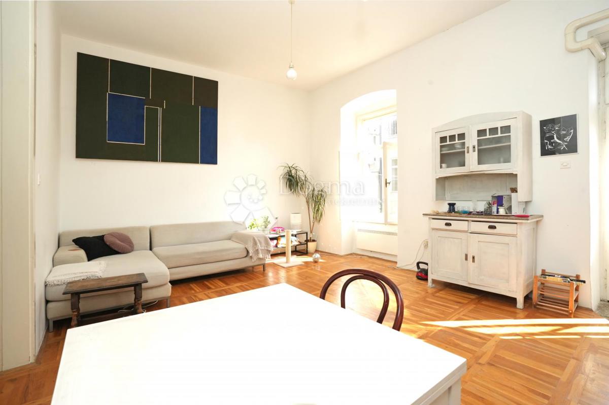 Čudovito stanovanje blizu tržnice s teraso