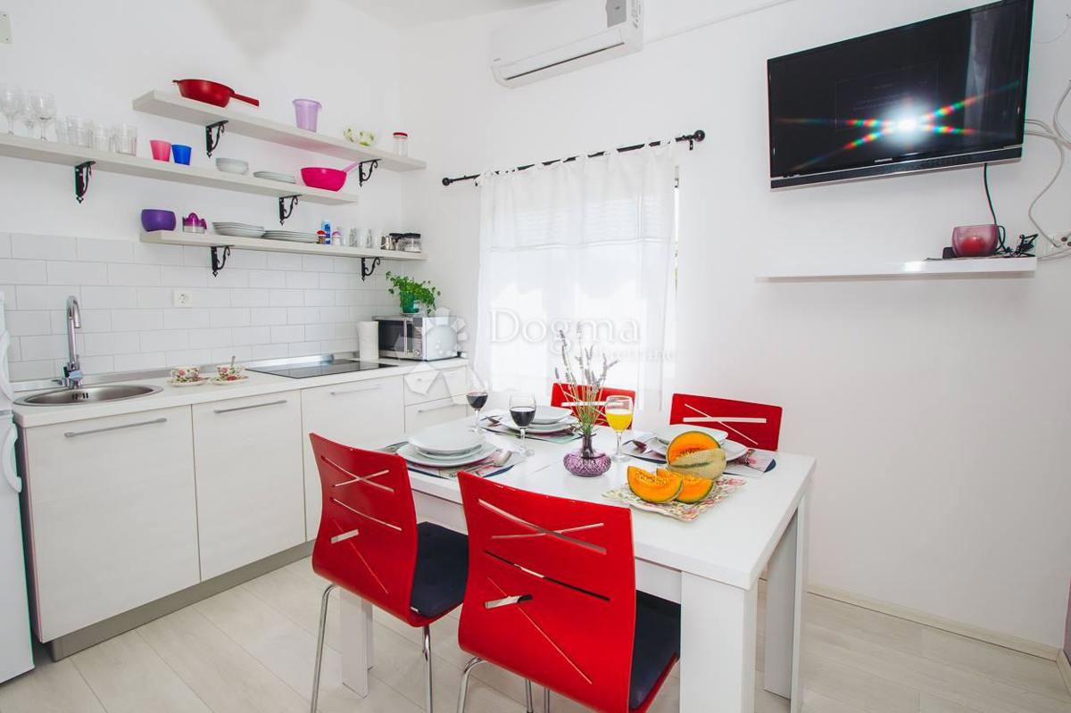 Hiša Kaprije, Šibenik - Okolica, 180m2