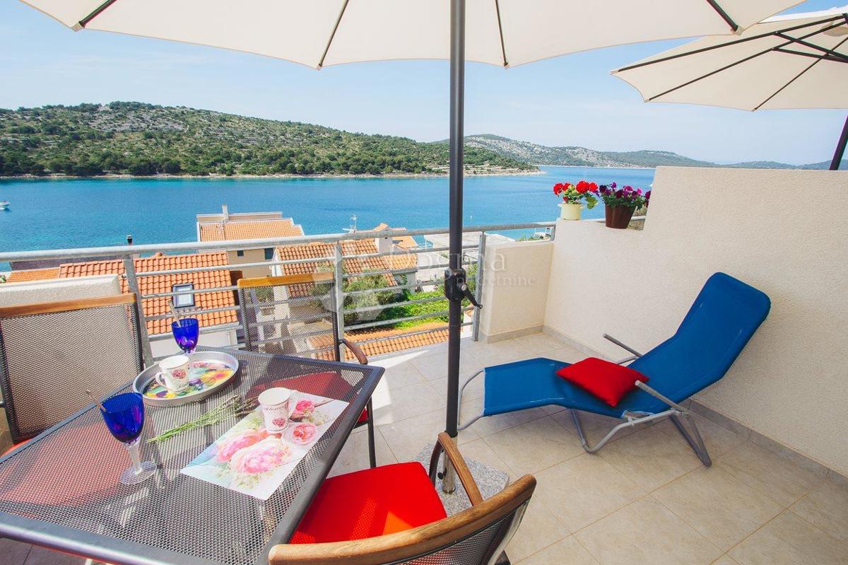 Hiša Kaprije, Šibenik - Okolica, 180m2