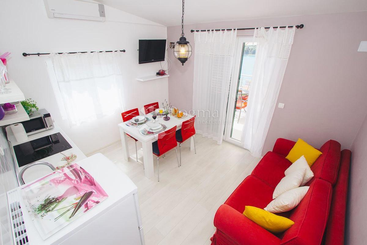 Hiša Kaprije, Šibenik - Okolica, 180m2