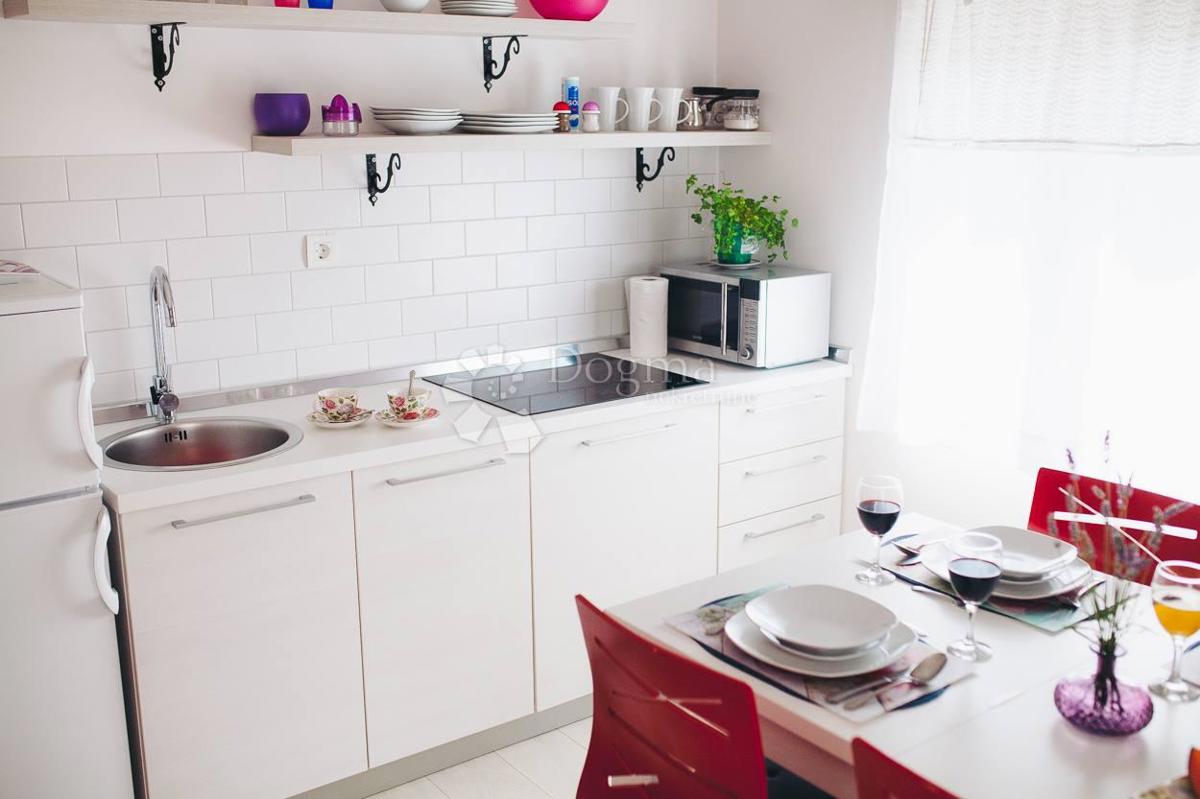 Hiša Kaprije, Šibenik - Okolica, 180m2