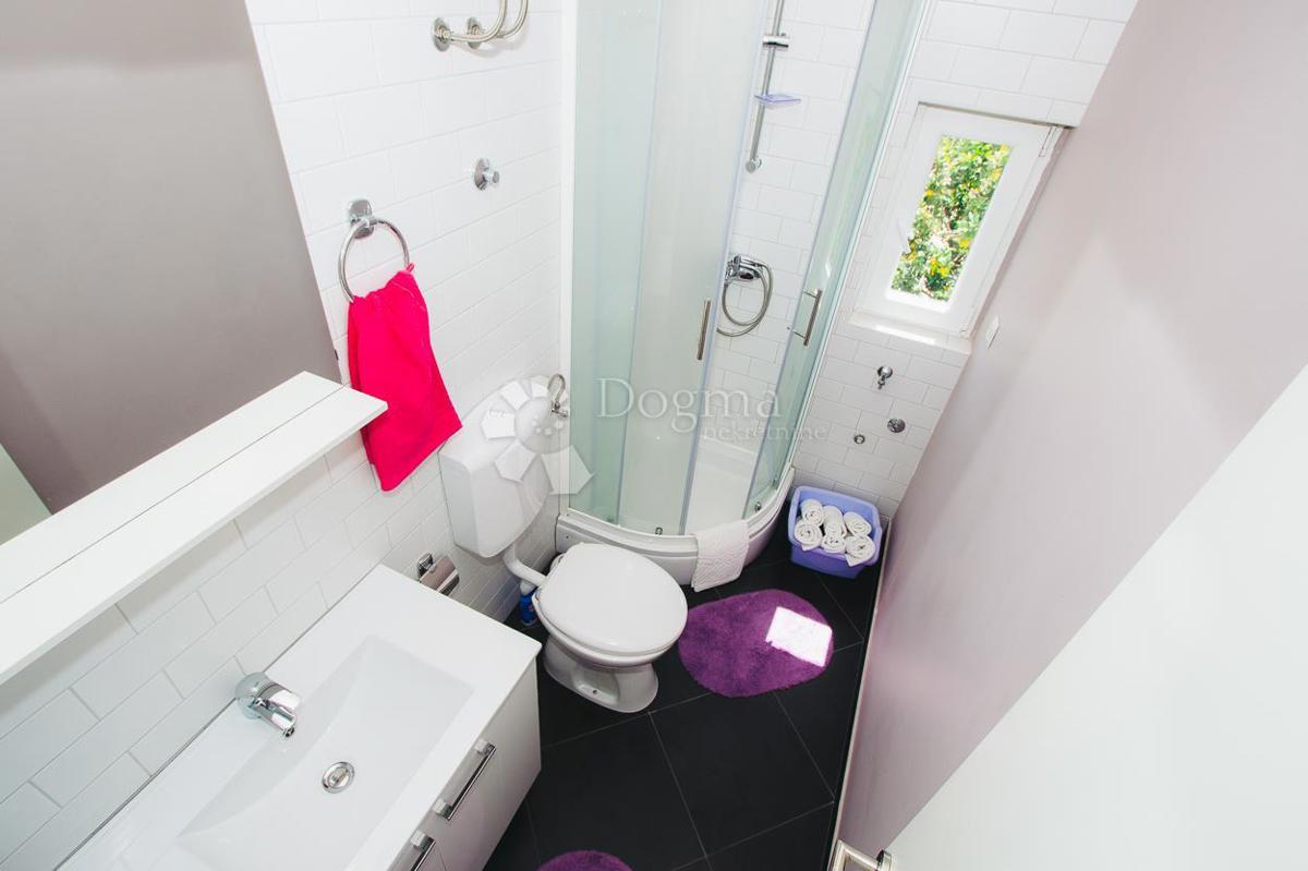 Hiša Kaprije, Šibenik - Okolica, 180m2